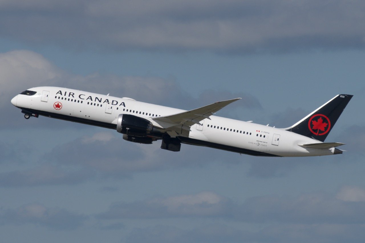 Air Canada
Boeing 787-8
C-FRTU